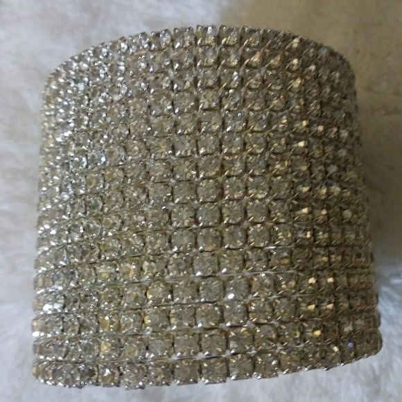 Beautiful Silver Plated15 Row Prong Set Bracelet - Picture 5 of 8